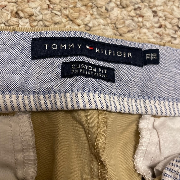 Tommy Hilfiger Cutom-Fit Khakis 30x30 - Picture 3 of 4